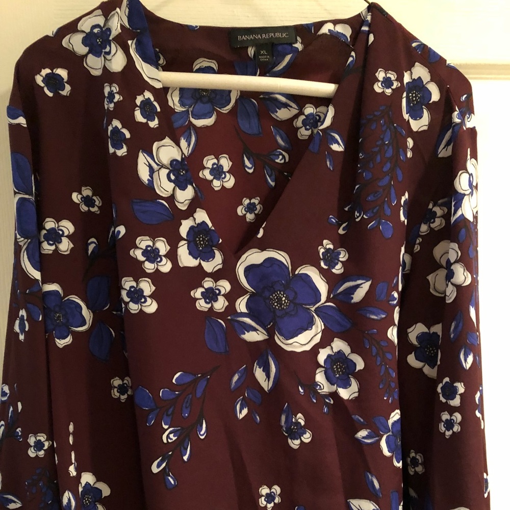 Banana Republic flowered blouse. Size XL